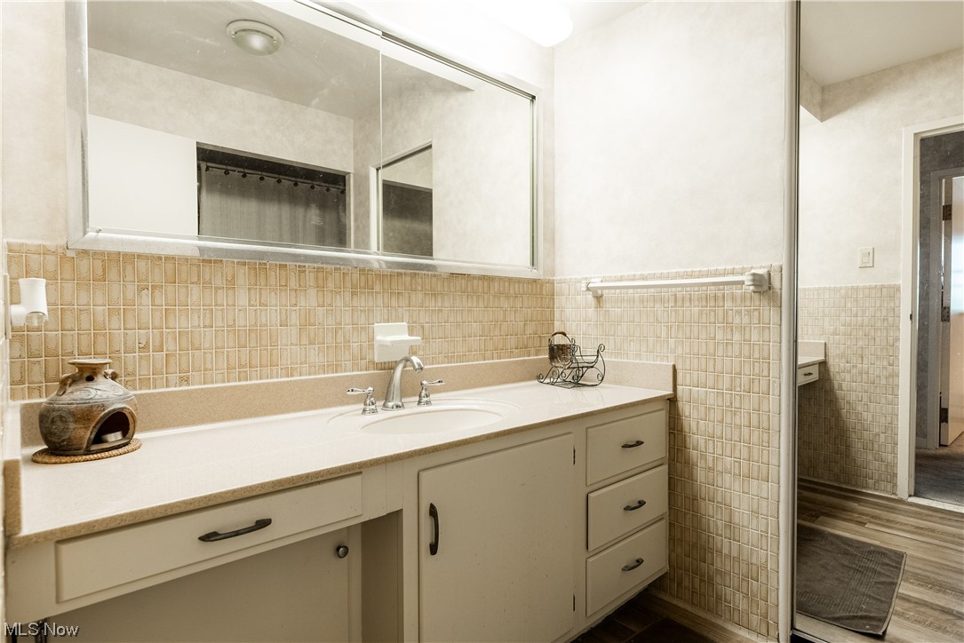 Carlton House Condo - Residential