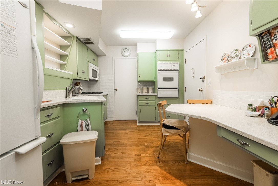 Carlton House Condo - Residential