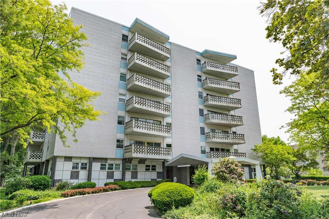 Carlton House Condo - Residential