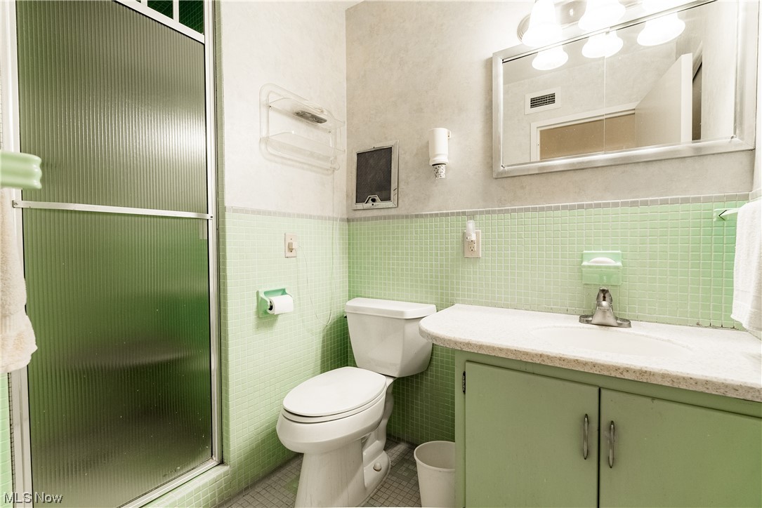 Carlton House Condo - Residential