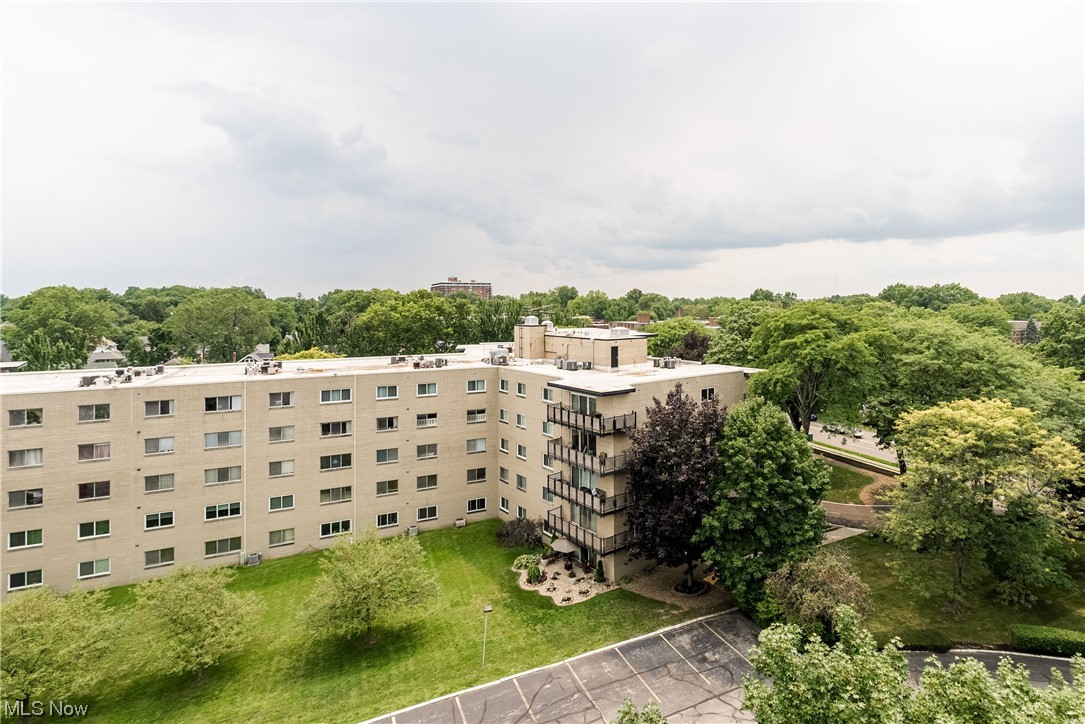 Carlton House Condo - Residential