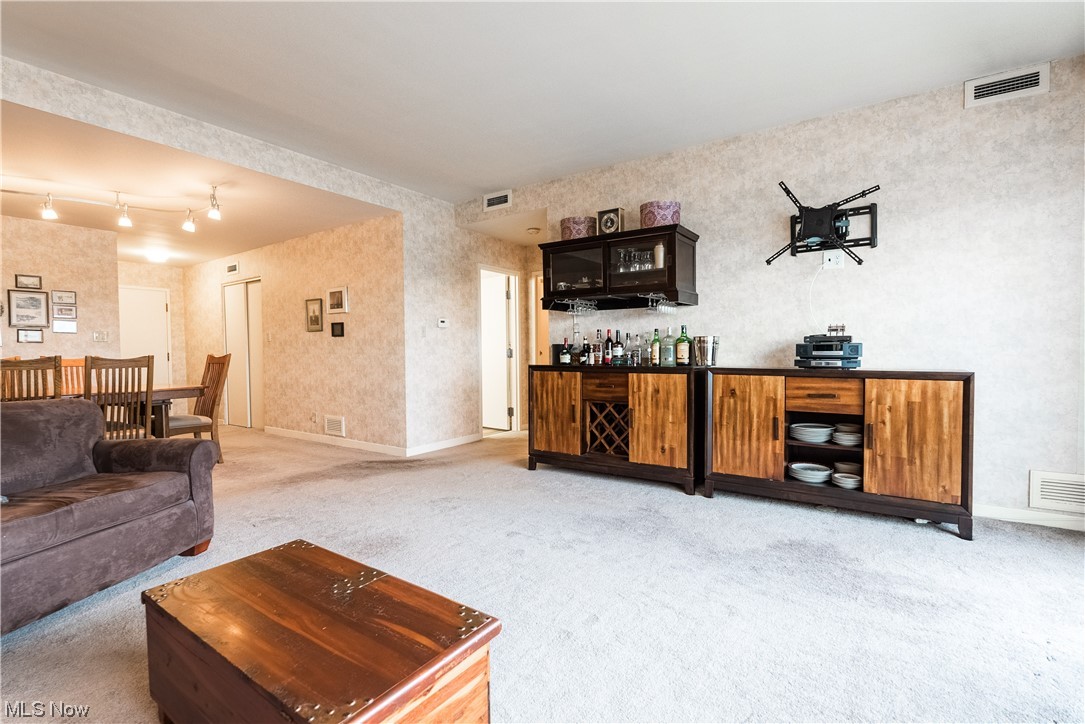 Carlton House Condo - Residential