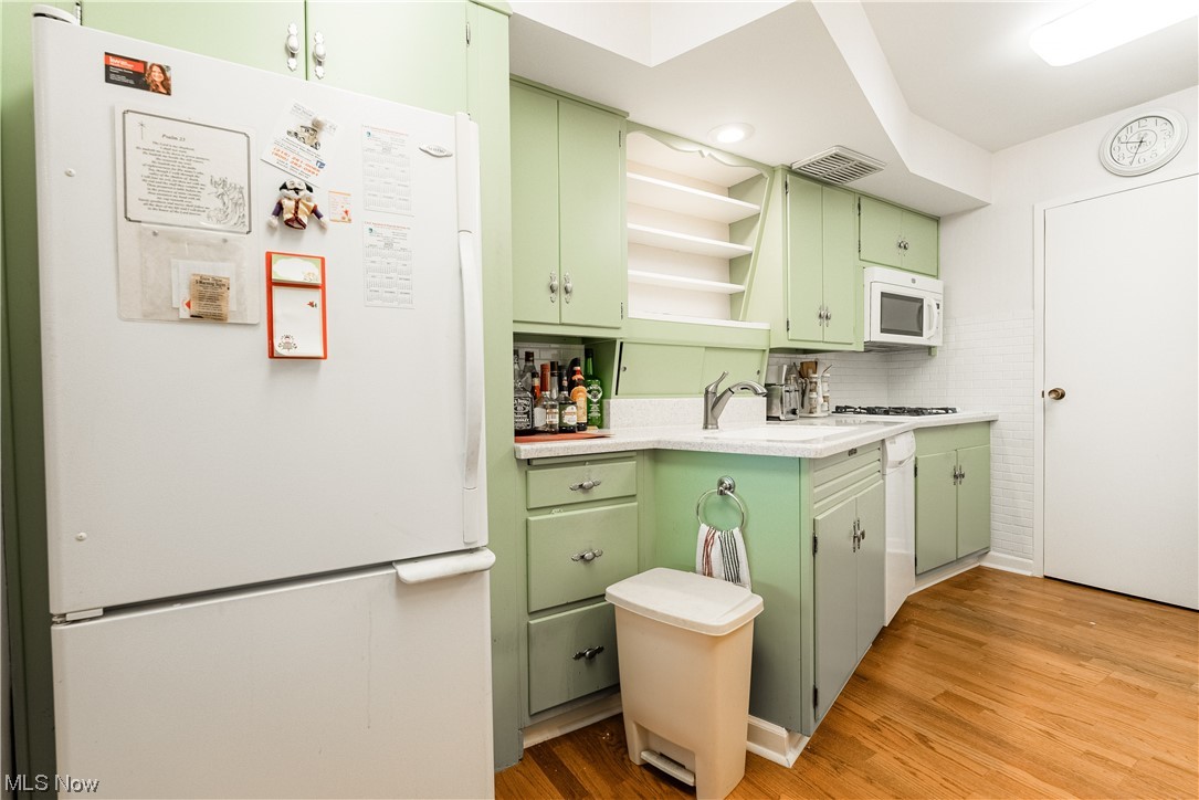 Carlton House Condo - Residential