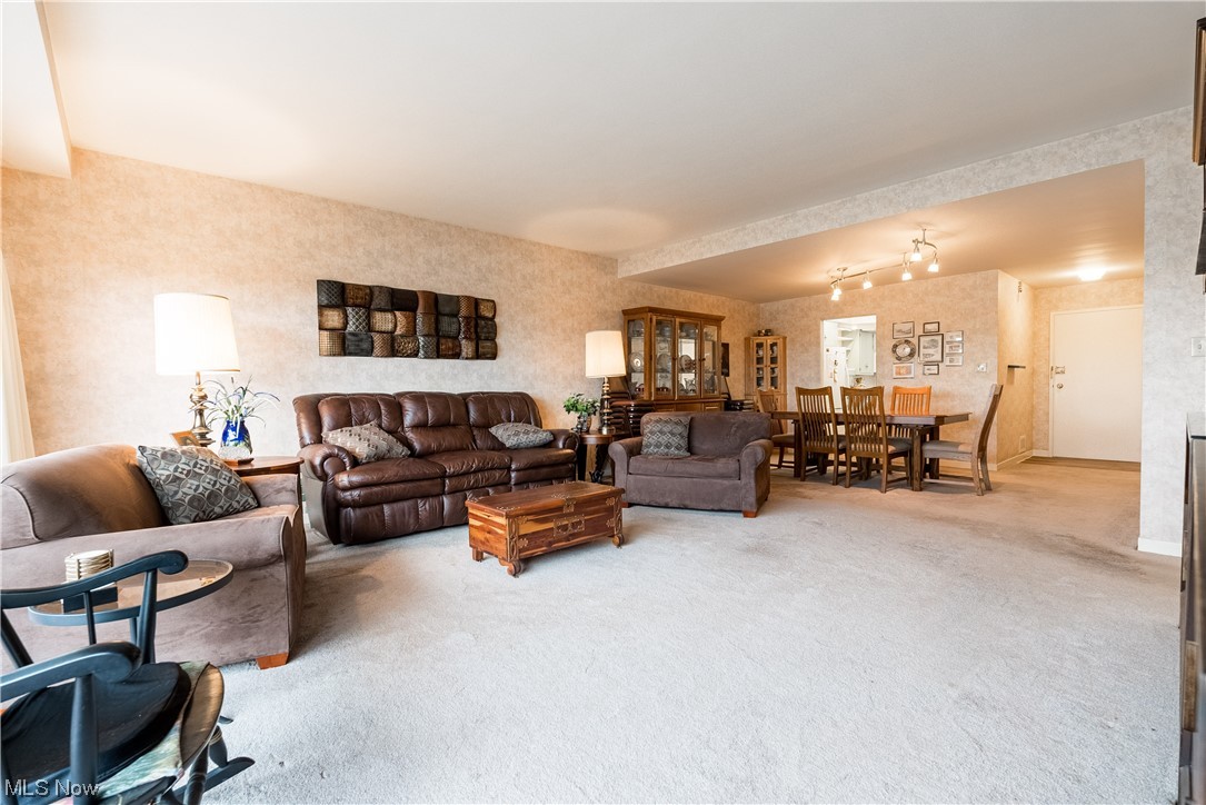 Carlton House Condo - Residential