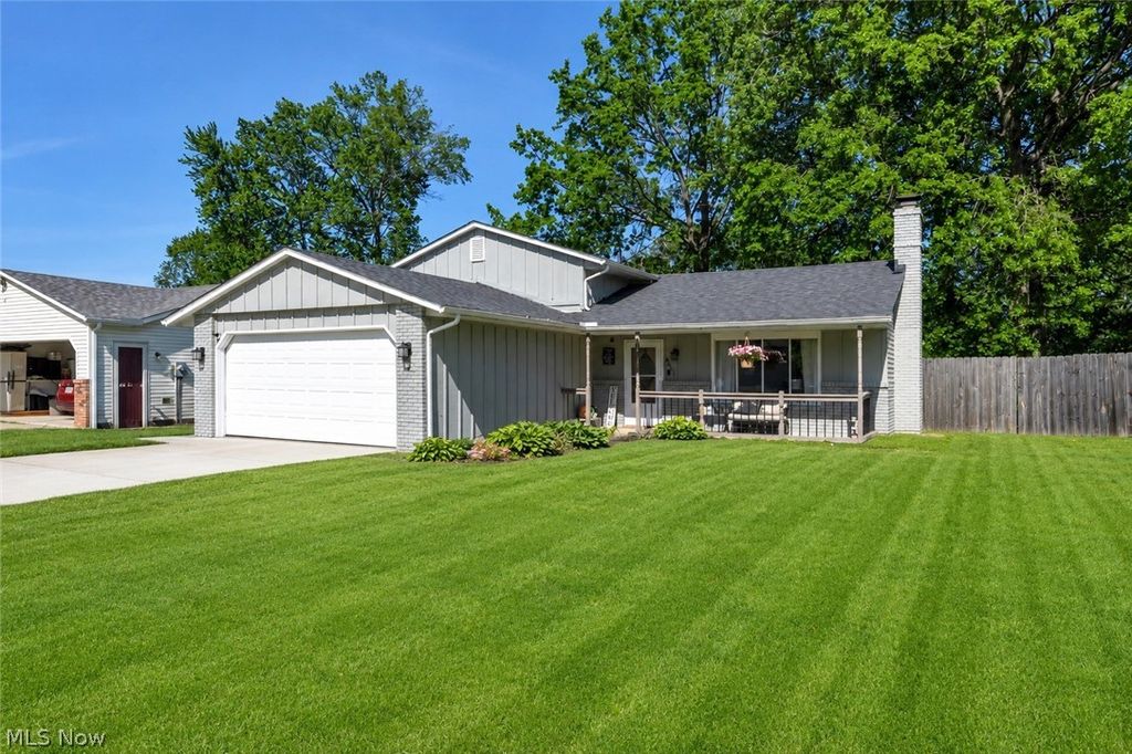Photo of 4621 Tanglewood Drive, Lorain, OH 44053 (MLS # 5212549)