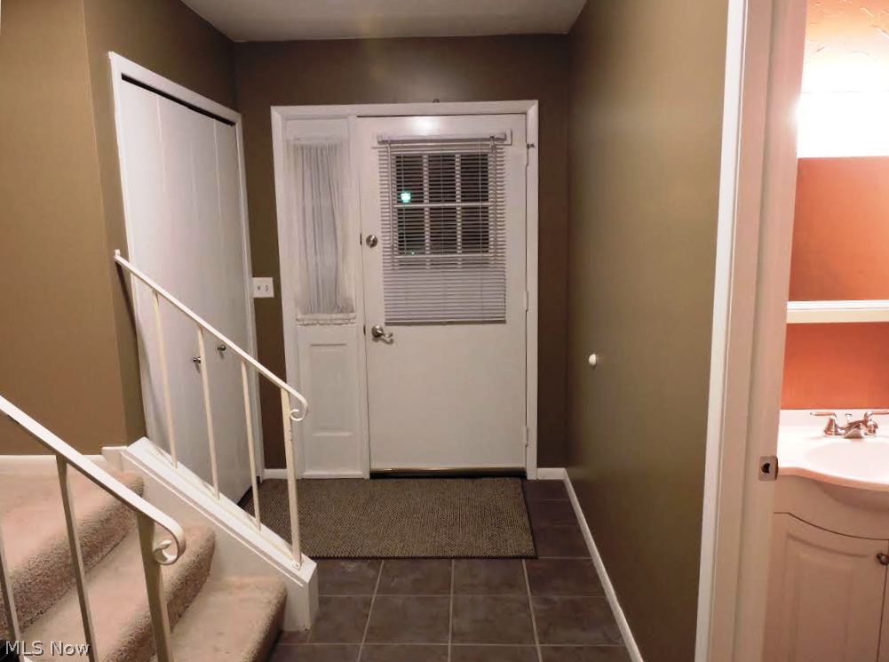 Rolling Hills Condo - Residential