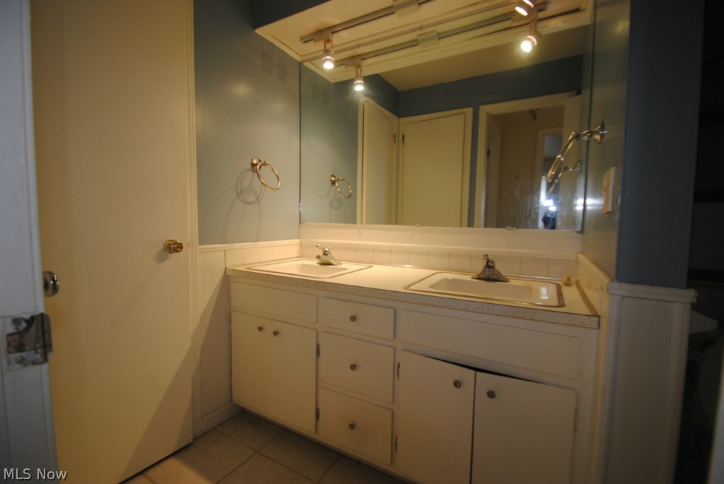 Meadowlawn Condos - Residential