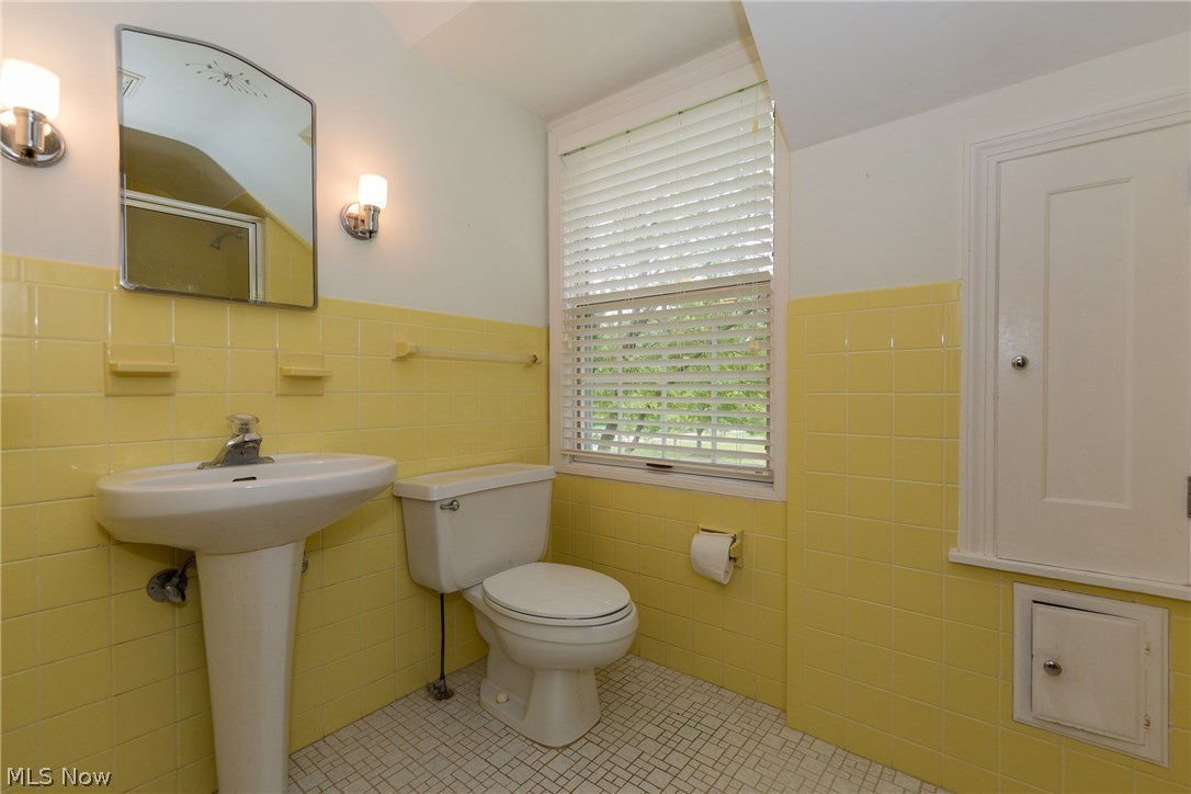 Moreland Hills Cos Chagrin Bo - Residential