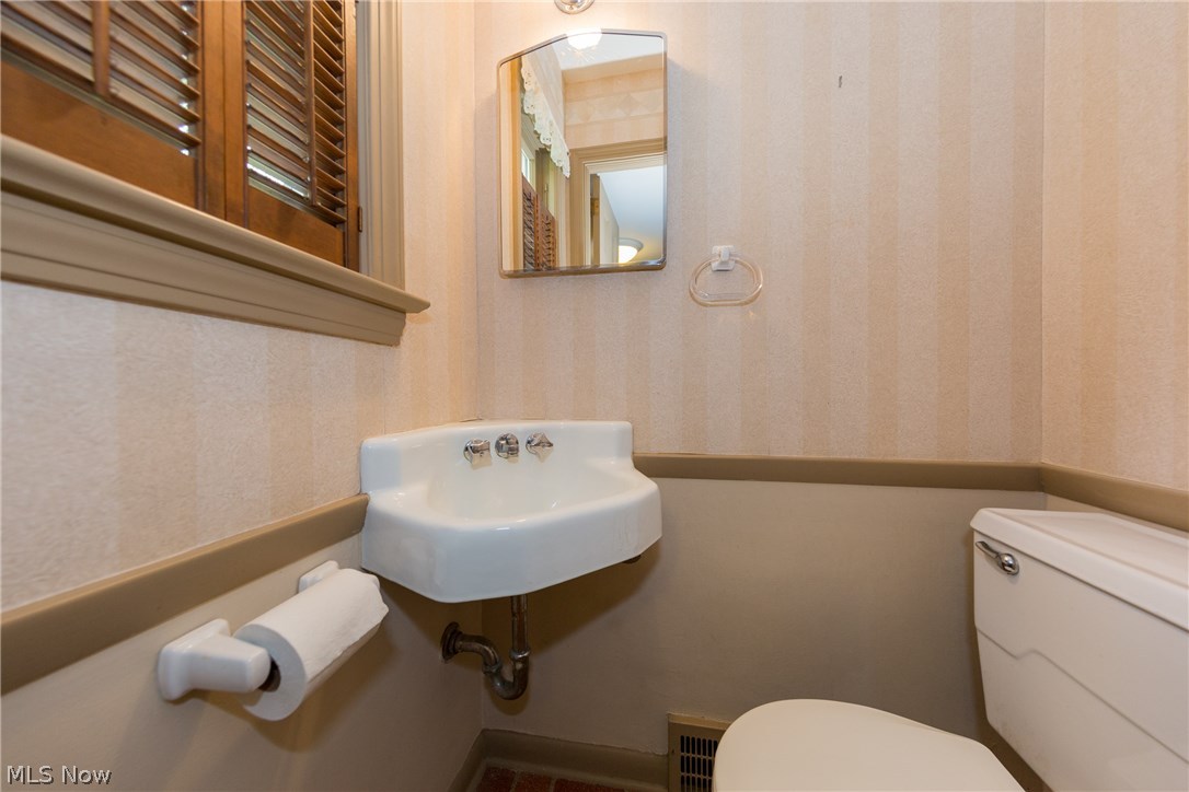 Moreland Hills Cos Chagrin Bo - Residential