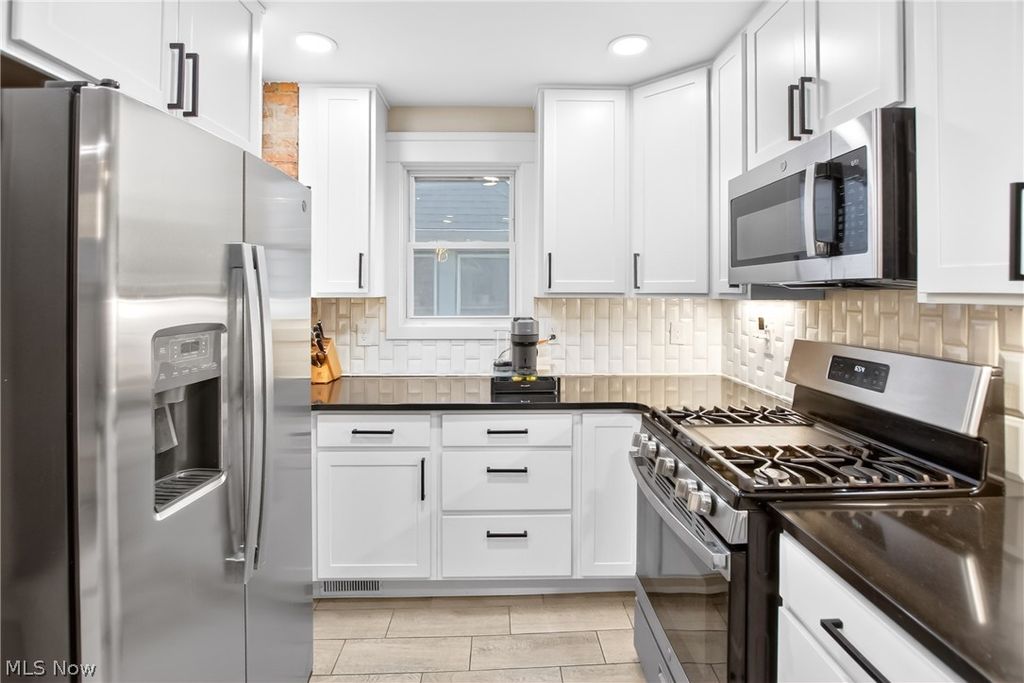 Photo of 3205 Mapledale Avenue, Cleveland, OH 44109 (MLS # 5202740)