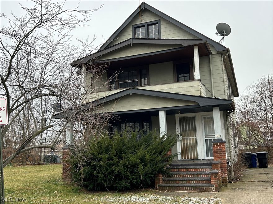 Located in the Collinwood neighborhood awaits a duplex that needs some TLC. This home has a lot of potential with the right person to bring some life back to it. Selling as-is, seller to make no repairs. Buyers/Investors you will need to contact a licensed Ohio buyers agent, not the listing agent. Portfolio opportunity: 10610 Lamontier MLS 5011618 and 1366 E 89 MLS 5010696