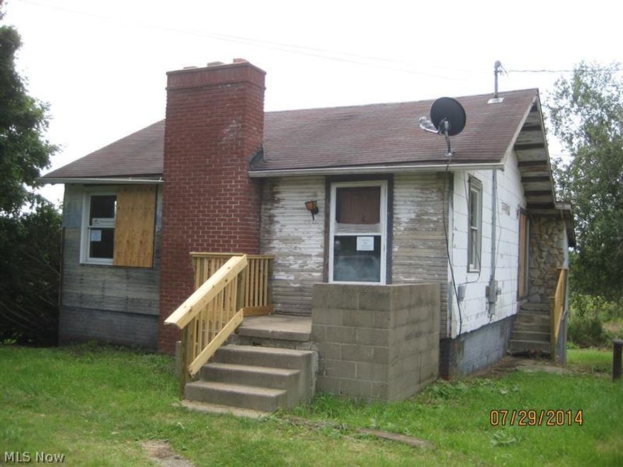 Ready for renovation.  Three of the bedrooms are tandem.  Living room w/stone fireplace.  Eating area with sliding glass door.  This property is eligible under Freddie Mac Frist Look Initiative through 8/17/14.  Sold "AS IS".  Buyer to verify all information.  Buyer or buyer's agent responsible to check with Building, Zoning, EPA, DEA, Tax Dept or any other requirement for intended use.  Buyer to pay for all inspections.  Earnest money to be a Cashiers check.  Subject to clear title.