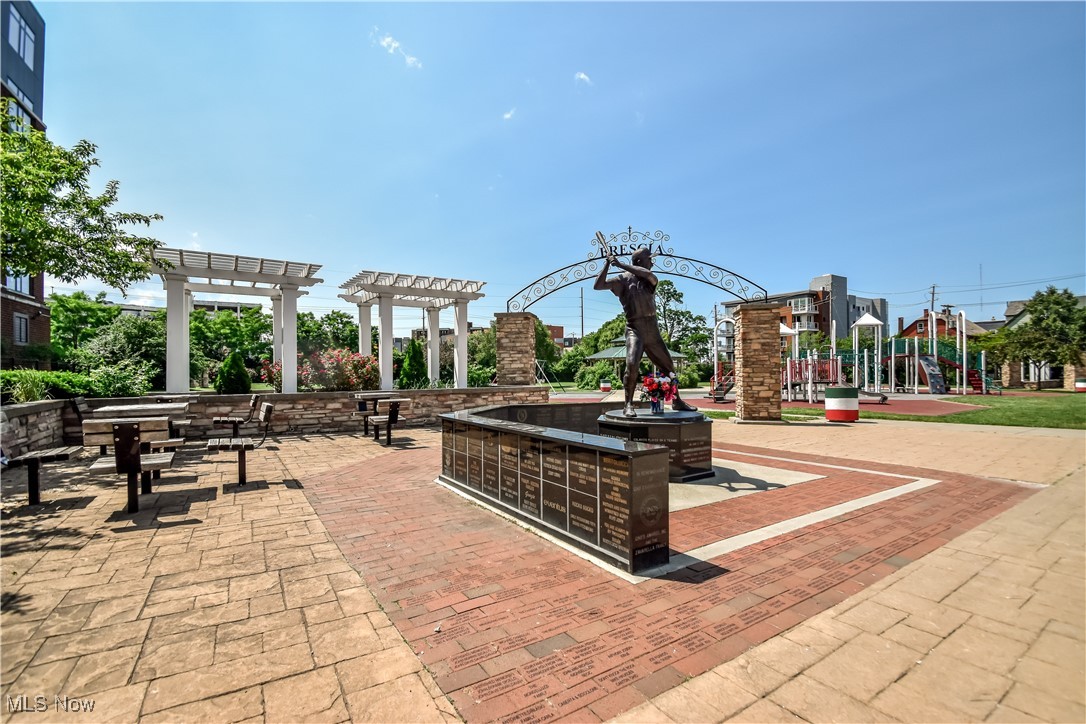 Quattro Bldg - Residential