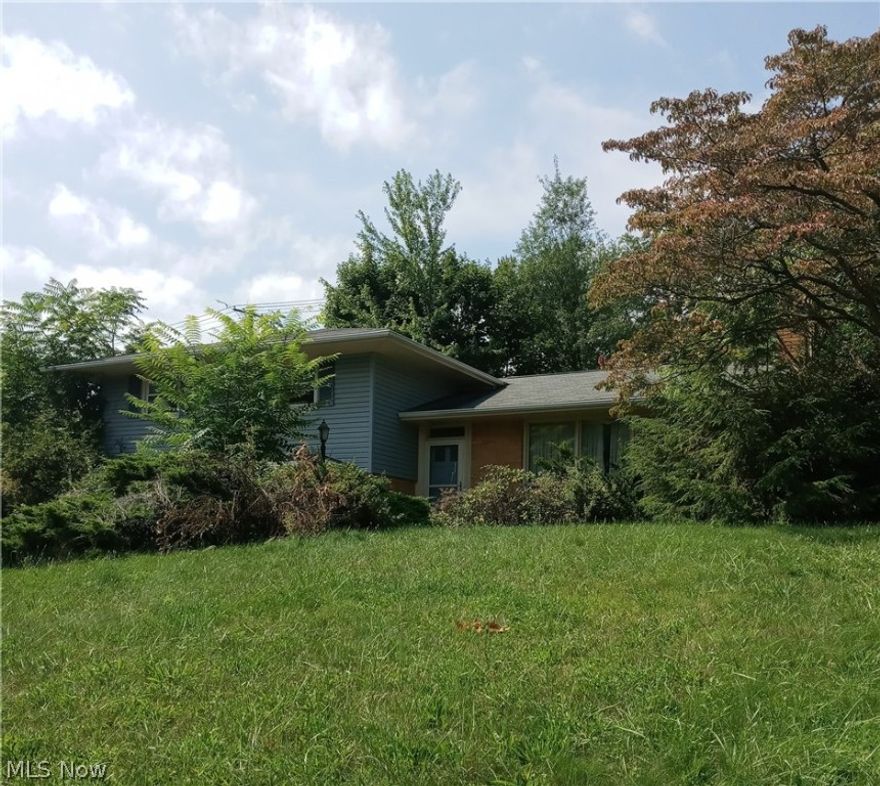 Court Ordered Sale by Private Selling Officer. No Showings. Bidding ends September 24, 2020 & is online only. According to public record this Single family home has 3 bedroom & 2 bath. Information is thought to be correct but not guaranteed. SOLD 100% AS-IS w/all faults. 10% Buyer Premium is added to the high bid. 10% deposit($1,000 min) due w/i 24 hours of bidding end.