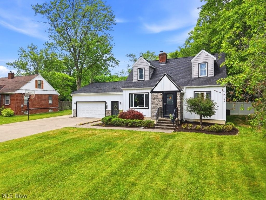 Photo of 534 Miner Road, Highland Heights, OH 44143 (MLS # 5218014)