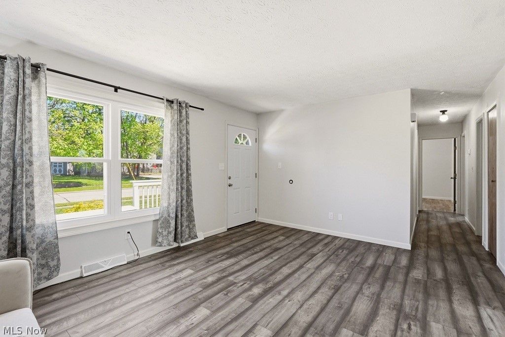 Photo of 1762 Underwood Street, Cuyahoga Falls, OH 44221 (MLS # 5204475)