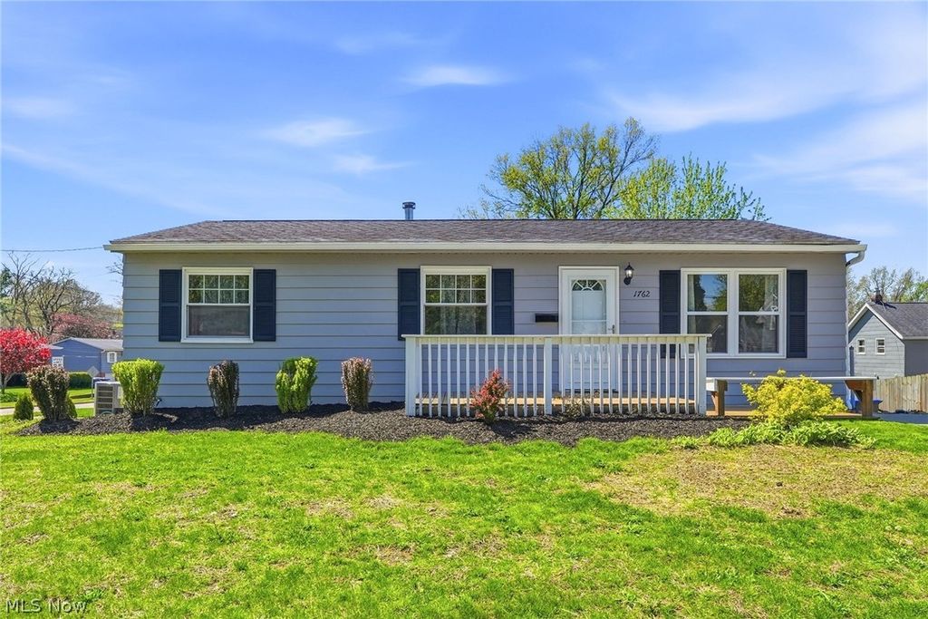 Photo of 1762 Underwood Street, Cuyahoga Falls, OH 44221 (MLS # 5204475)