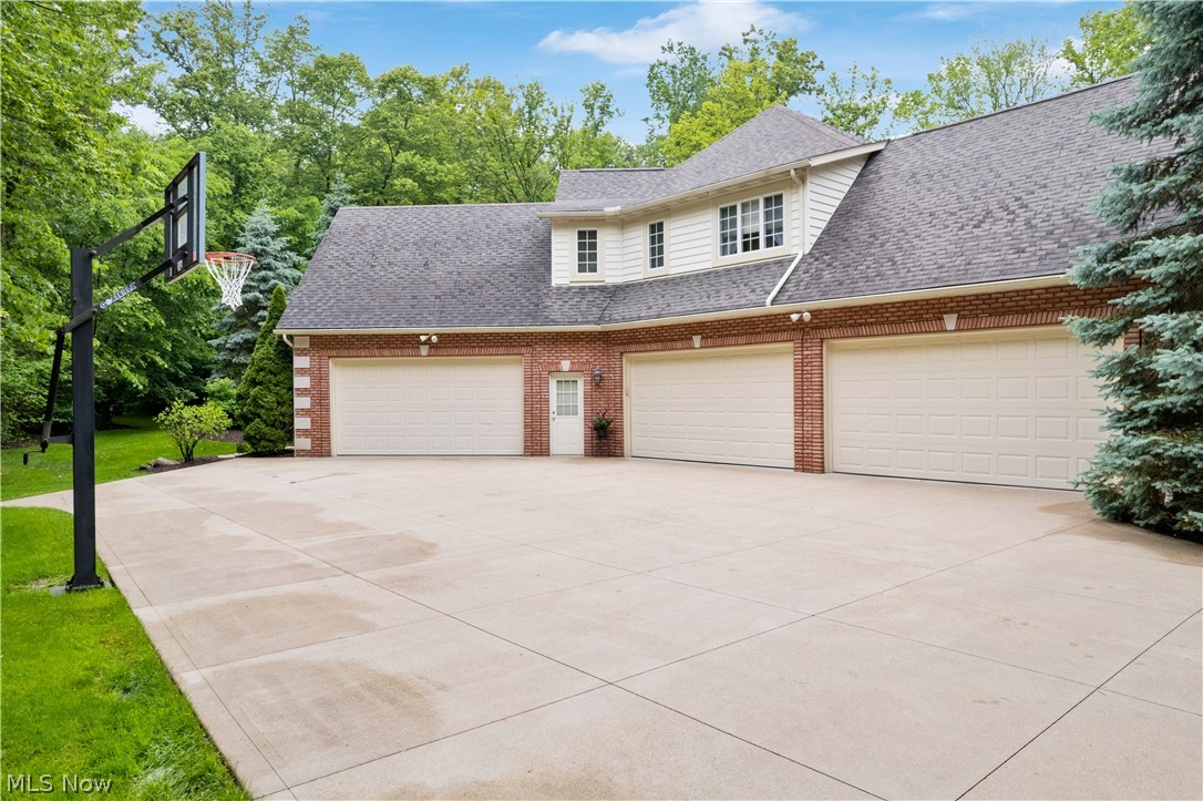 Signature Sharon - Residential