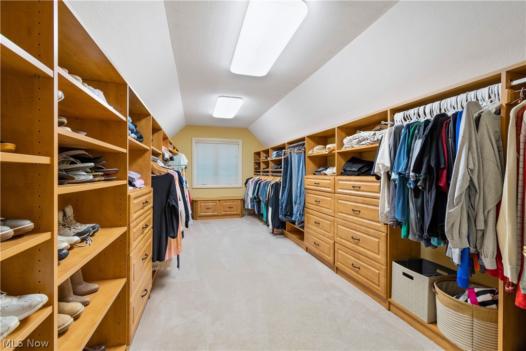 Signature Sharon - Residential