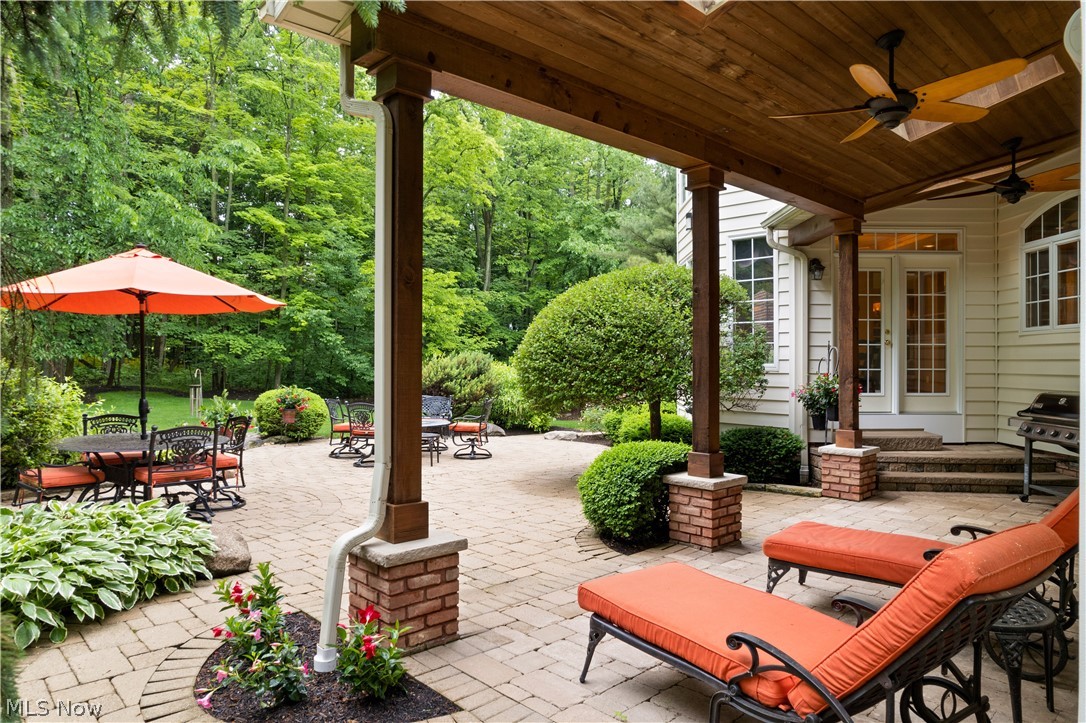 Signature Sharon - Residential