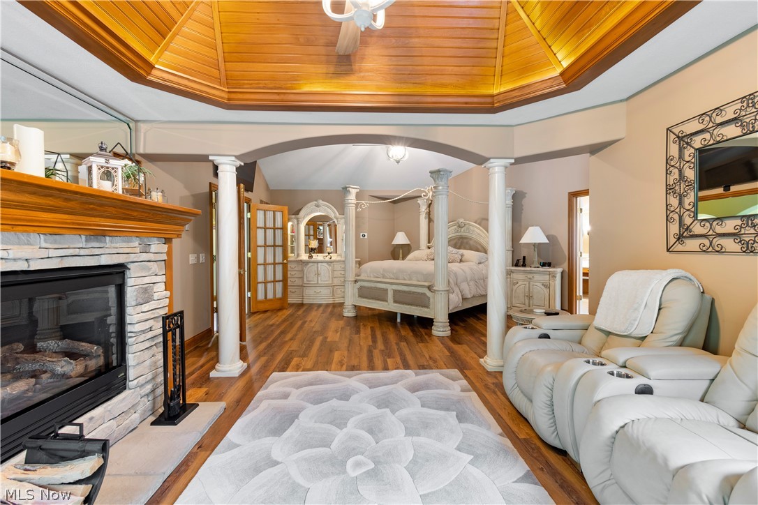 Signature Sharon - Residential