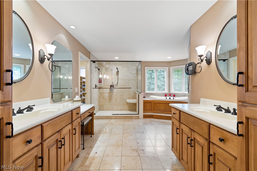 Signature Sharon - Residential