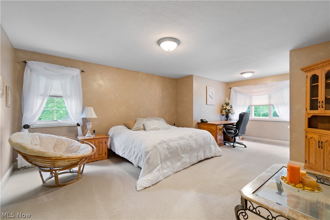 Signature Sharon - Residential