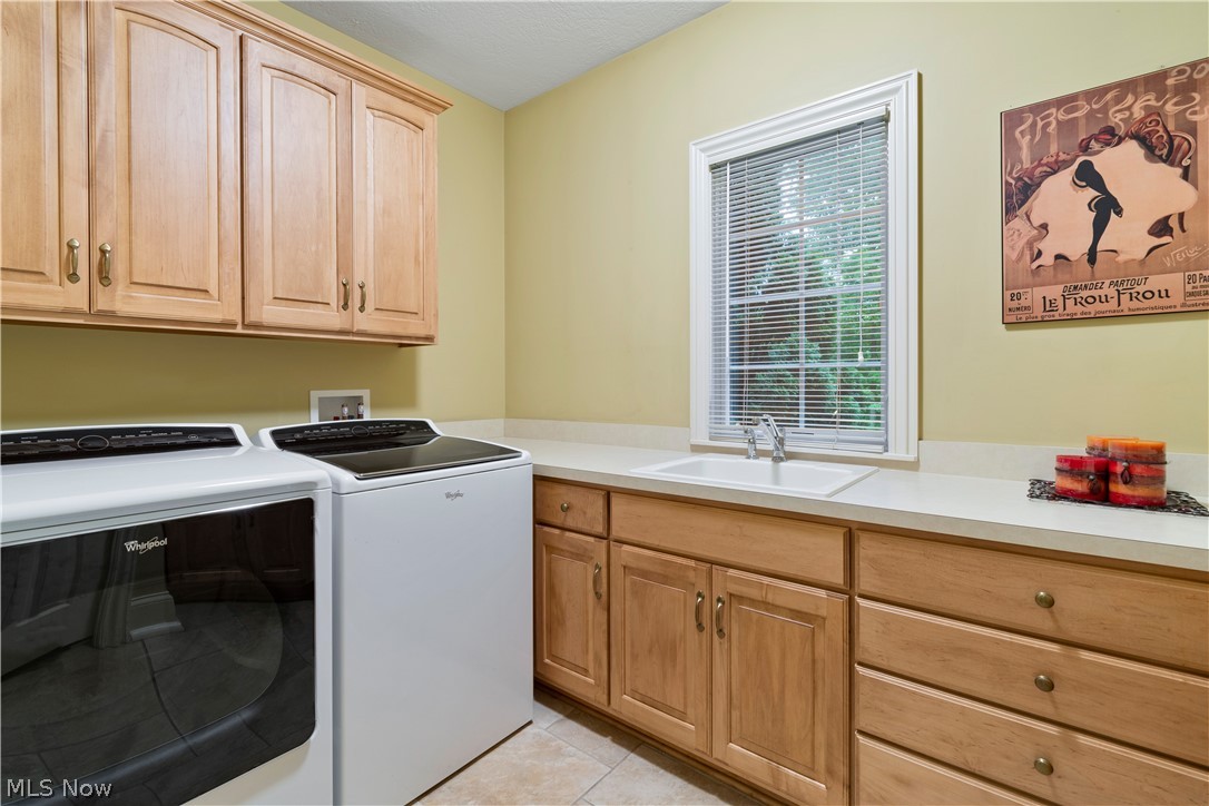 Signature Sharon - Residential