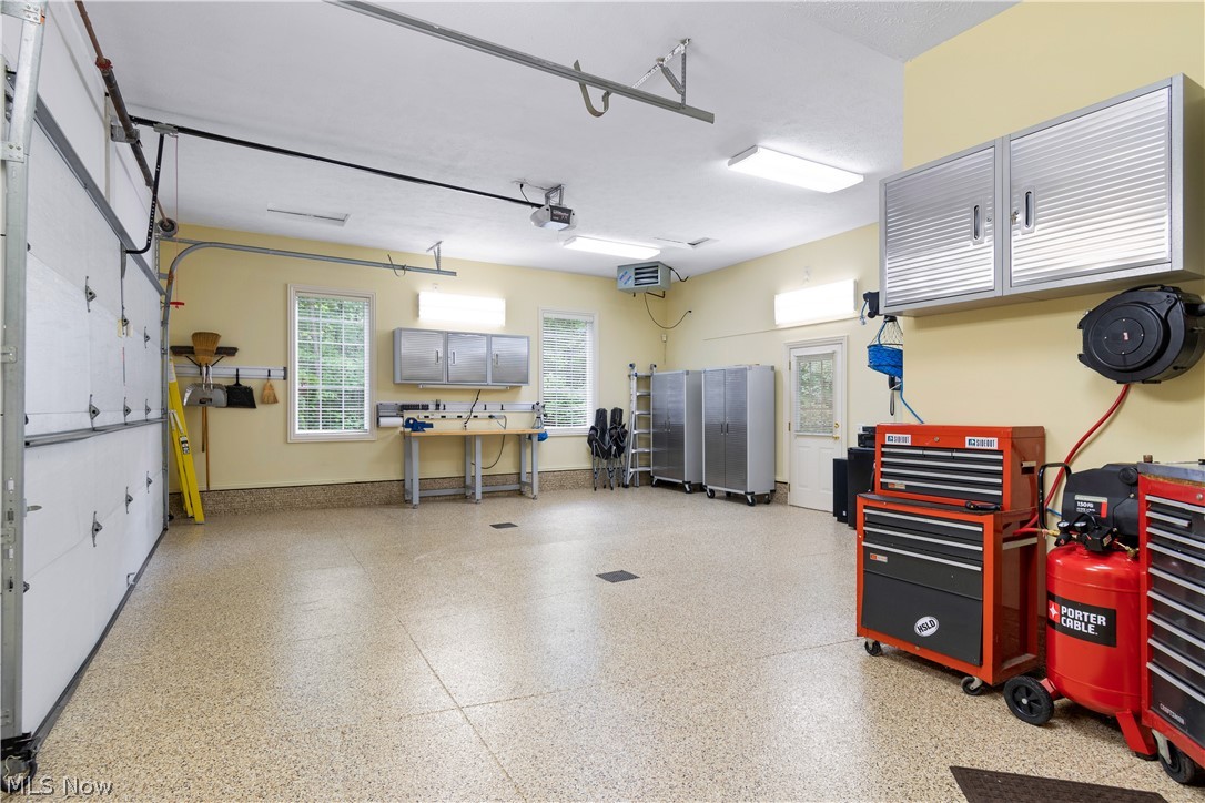 Signature Sharon - Residential