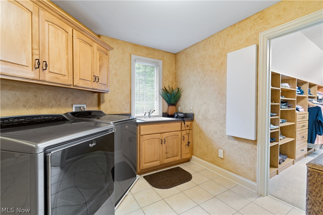 Signature Sharon - Residential