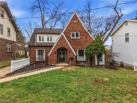 Homes For Sale - 1724 Chestnut Boulevard<br/> Cuyahoga Falls, OH 44223