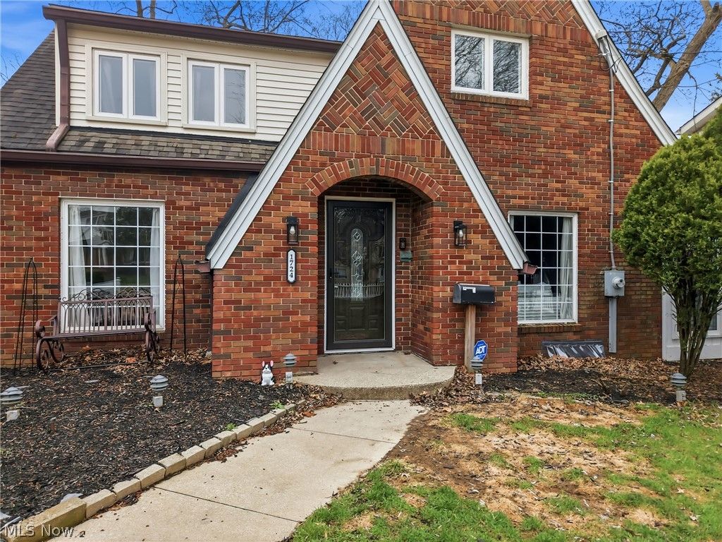 Photo of 1724 Chestnut Boulevard, Cuyahoga Falls, OH 44223 (MLS # 5195290)