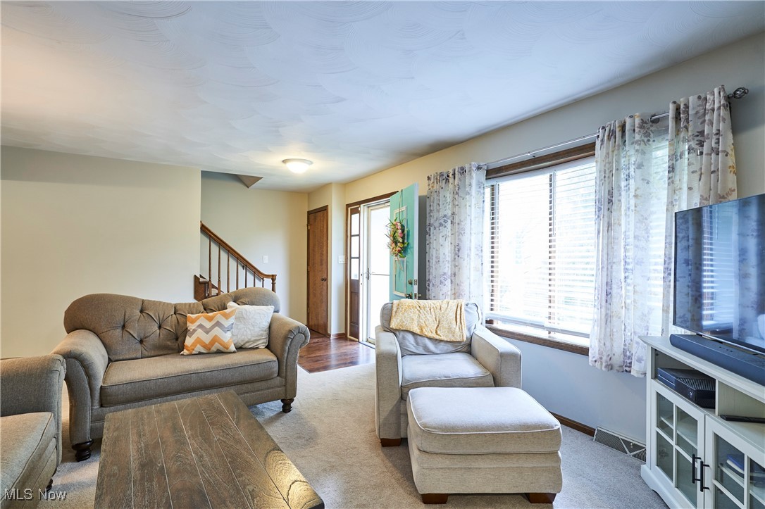 2940 Robin Hill Drive, Mogadore, Ohio image 4