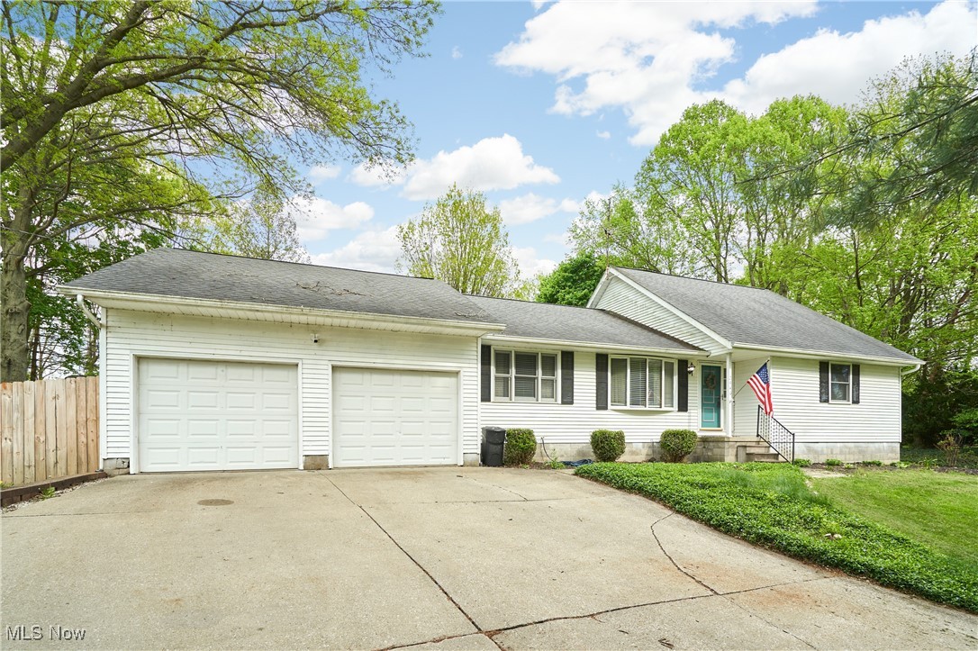 2940 Robin Hill Drive, Mogadore, Ohio image 1