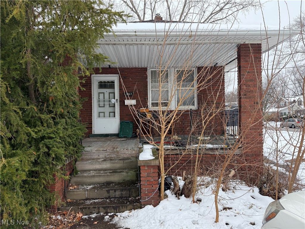 Photo of 3867 W 140th Street, Cleveland, OH 44111 (MLS # 5178259)