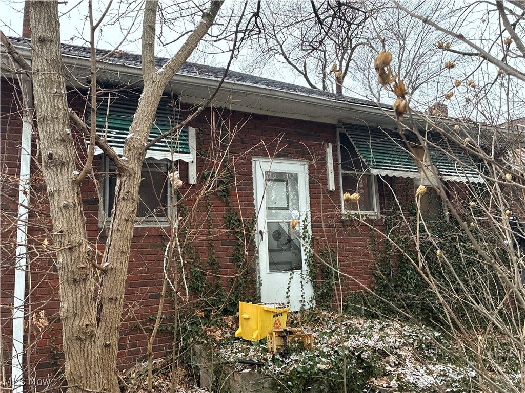 Photo of 3867 W 140th Street, Cleveland, OH 44111 (MLS # 5178259)