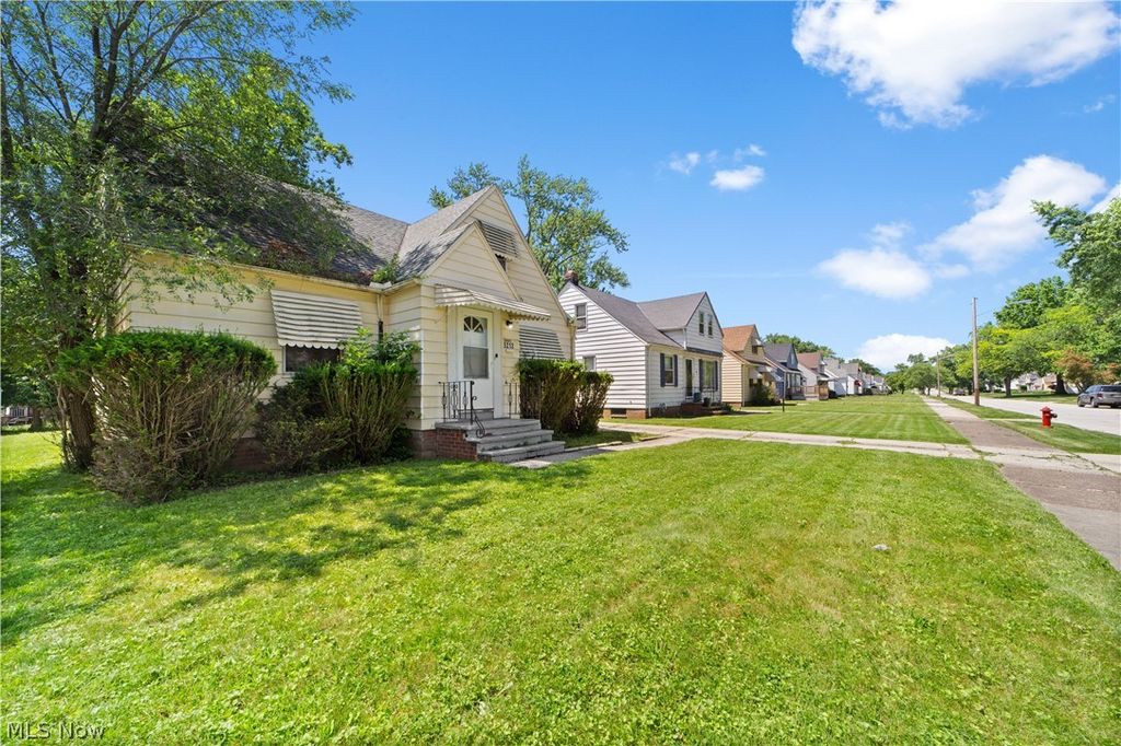 Photo of 5212 Catherine Street, Maple Heights, OH 44137 (MLS # 5185975)