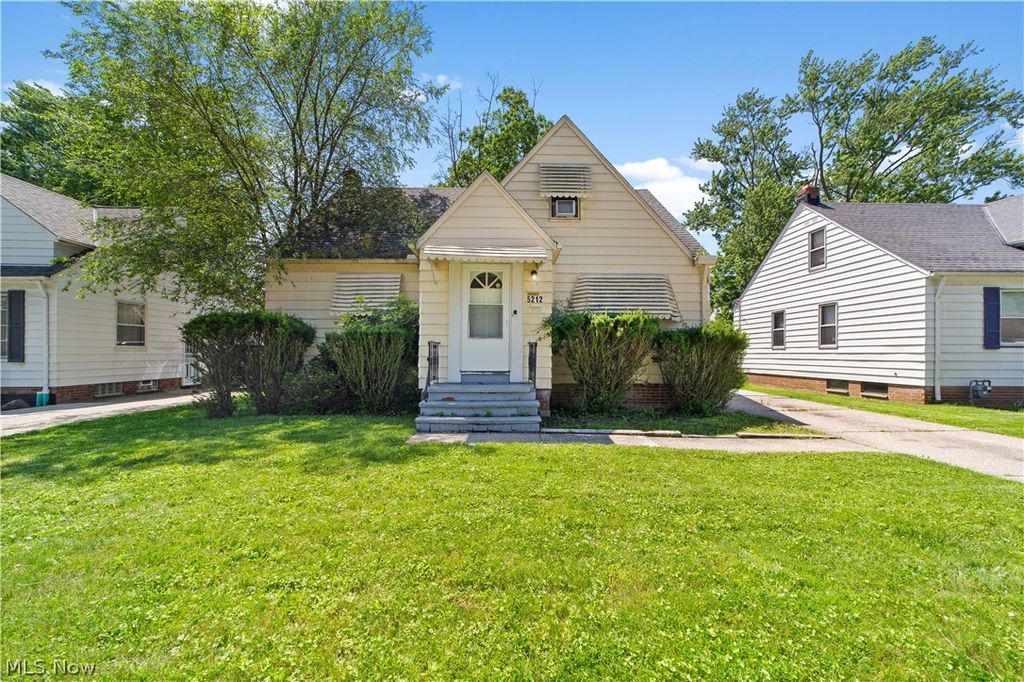 Photo of 5212 Catherine Street, Maple Heights, OH 44137 (MLS # 5185975)