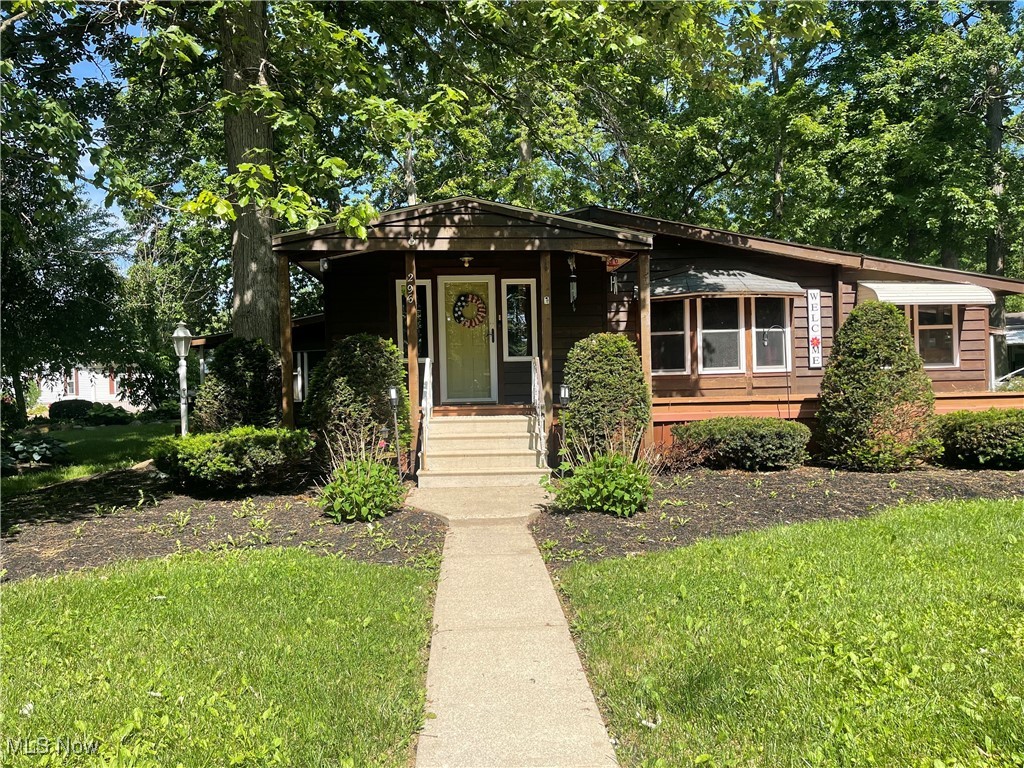 296 Ashwood Drive, Elyria, Ohio image 1