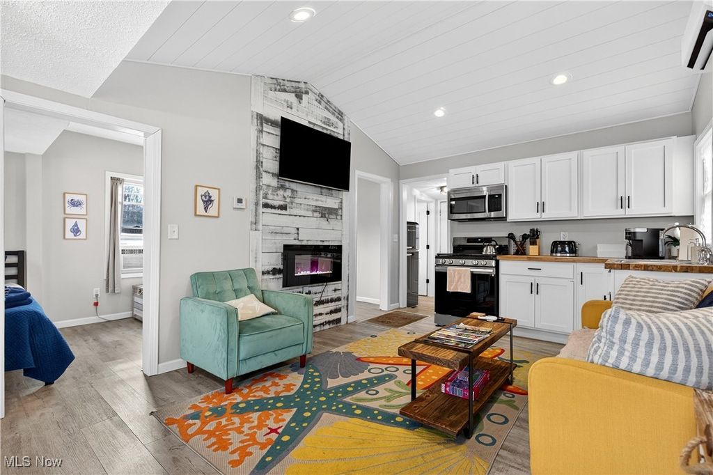 Photo of 4849 Presidential Drive, Geneva on the Lake, OH 44041 (MLS # 5175002)