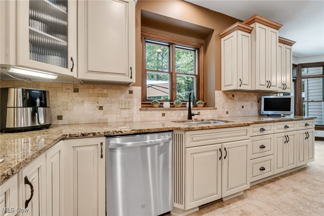 32305 Monaco Place, Avon Lake, Ohio image 9