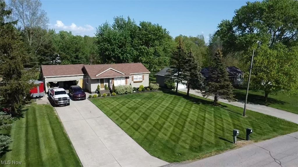 Photo of 1157 Manitoulin Pike, Brunswick, OH 44212 (MLS # 5185122)