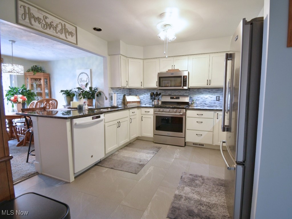 561 Greenside Drive, Painesville, Ohio image 8