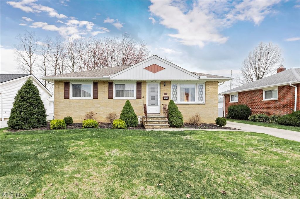 Photo of 1272 Bonnie Lane, Mayfield Heights, OH 44124 (MLS # 5193270)