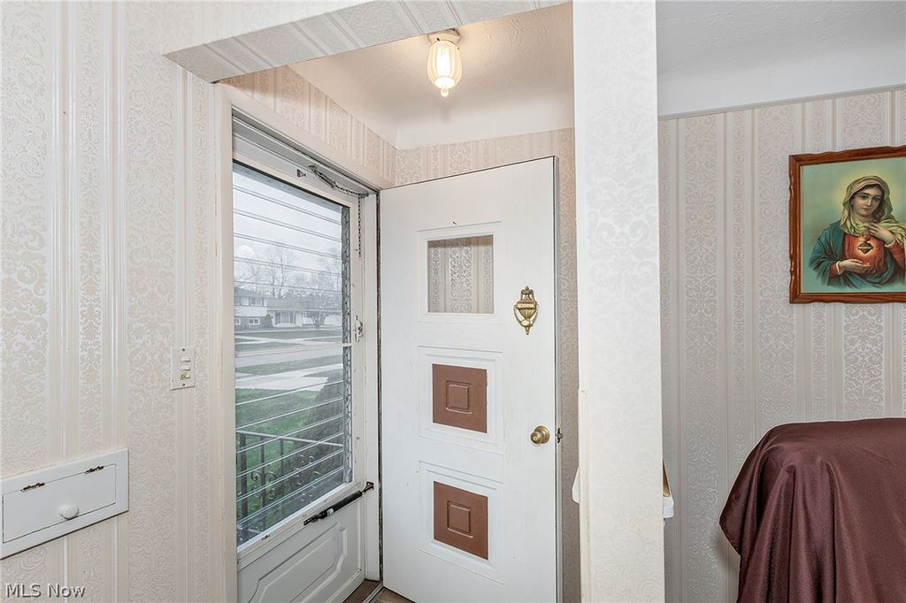 Photo of 1272 Bonnie Lane, Mayfield Heights, OH 44124 (MLS # 5193270)