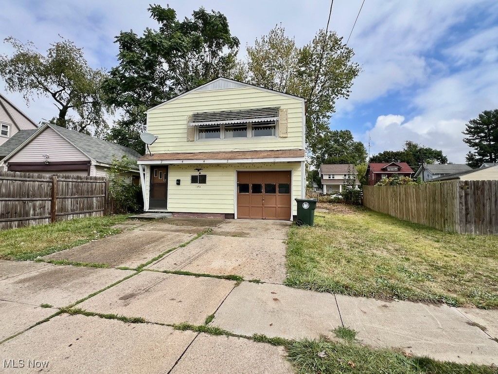 Photo of 1454 Spring Avenue NE, Canton, OH 44714 (MLS # 5164455)