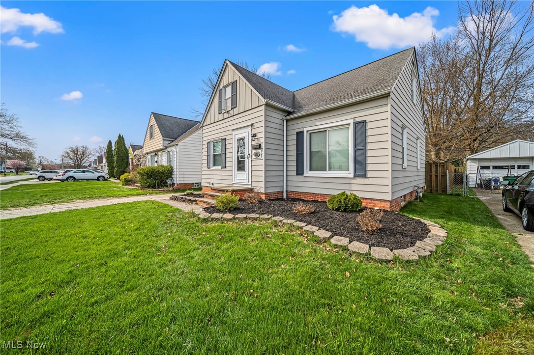 352 E 322nd Street, Willowick, Ohio image 2
