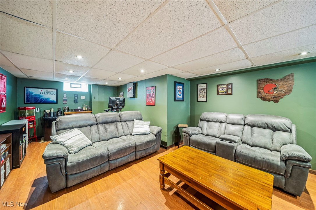 352 E 322nd Street, Willowick, Ohio image 33