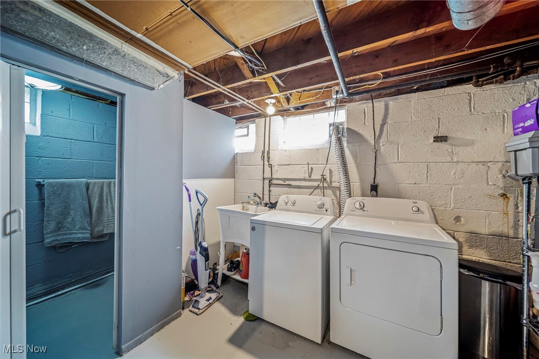 352 E 322nd Street, Willowick, Ohio image 30