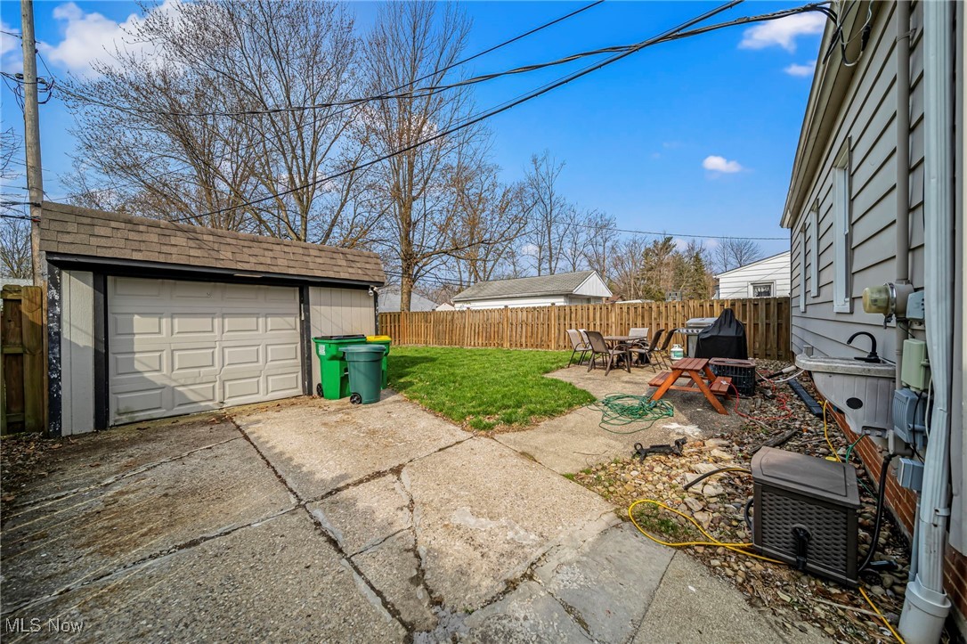 352 E 322nd Street, Willowick, Ohio image 4